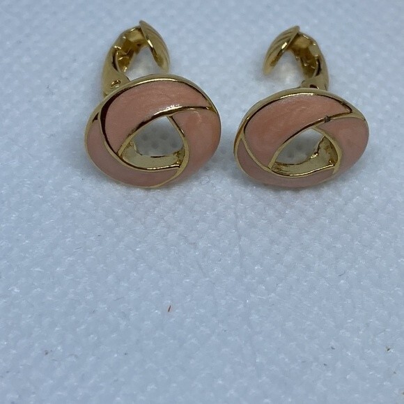 Trifari enamel pink gold clip on vintage 1985 Molly Ringwald Pretty in Pink - Picture 4 of 5